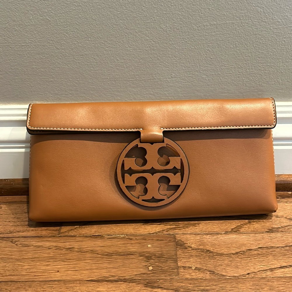 NWOT Tory Burch smooth leather clutch